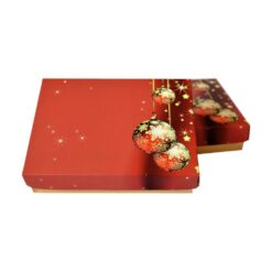 Pralinenschachtel mit Christbaumkugel-Motiv in Rot